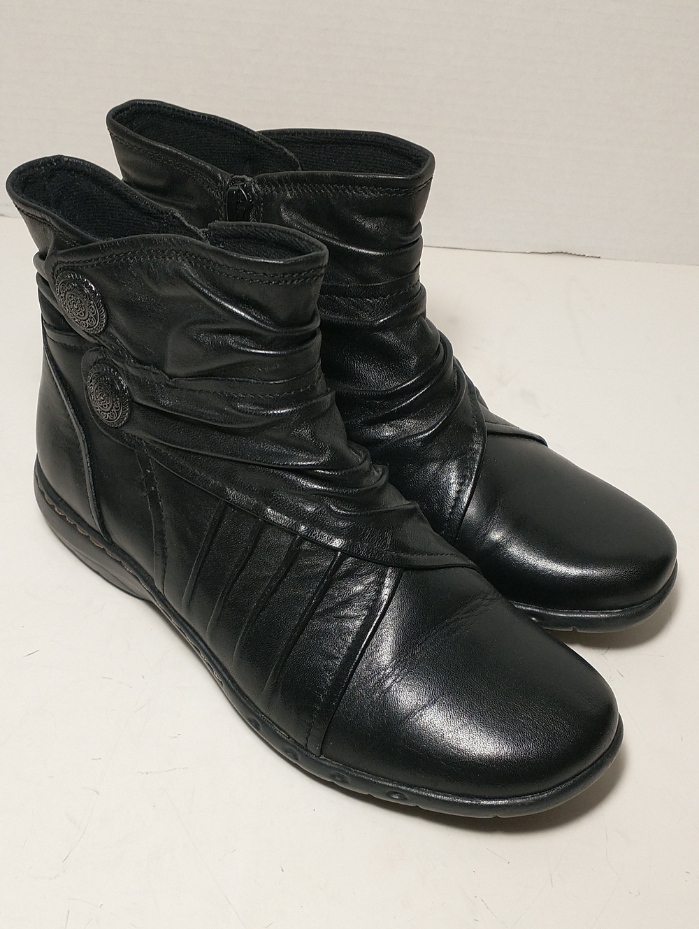 LIKE NEW Rockport Black Leather Ankle Boot, Size 6.5, Side Button Detail, Zips